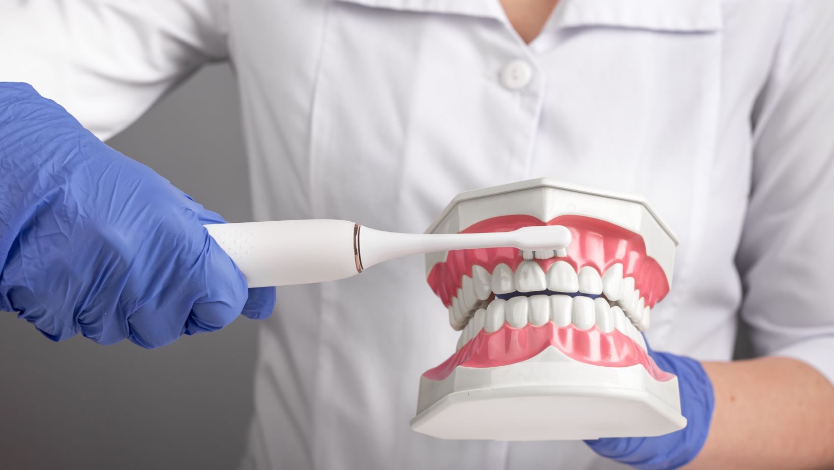 Elektromos fogkefe előnyei: több mint tisztítás