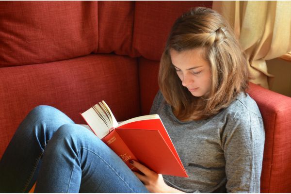 Gyermek és ifjúsági könyvek: tini olvas